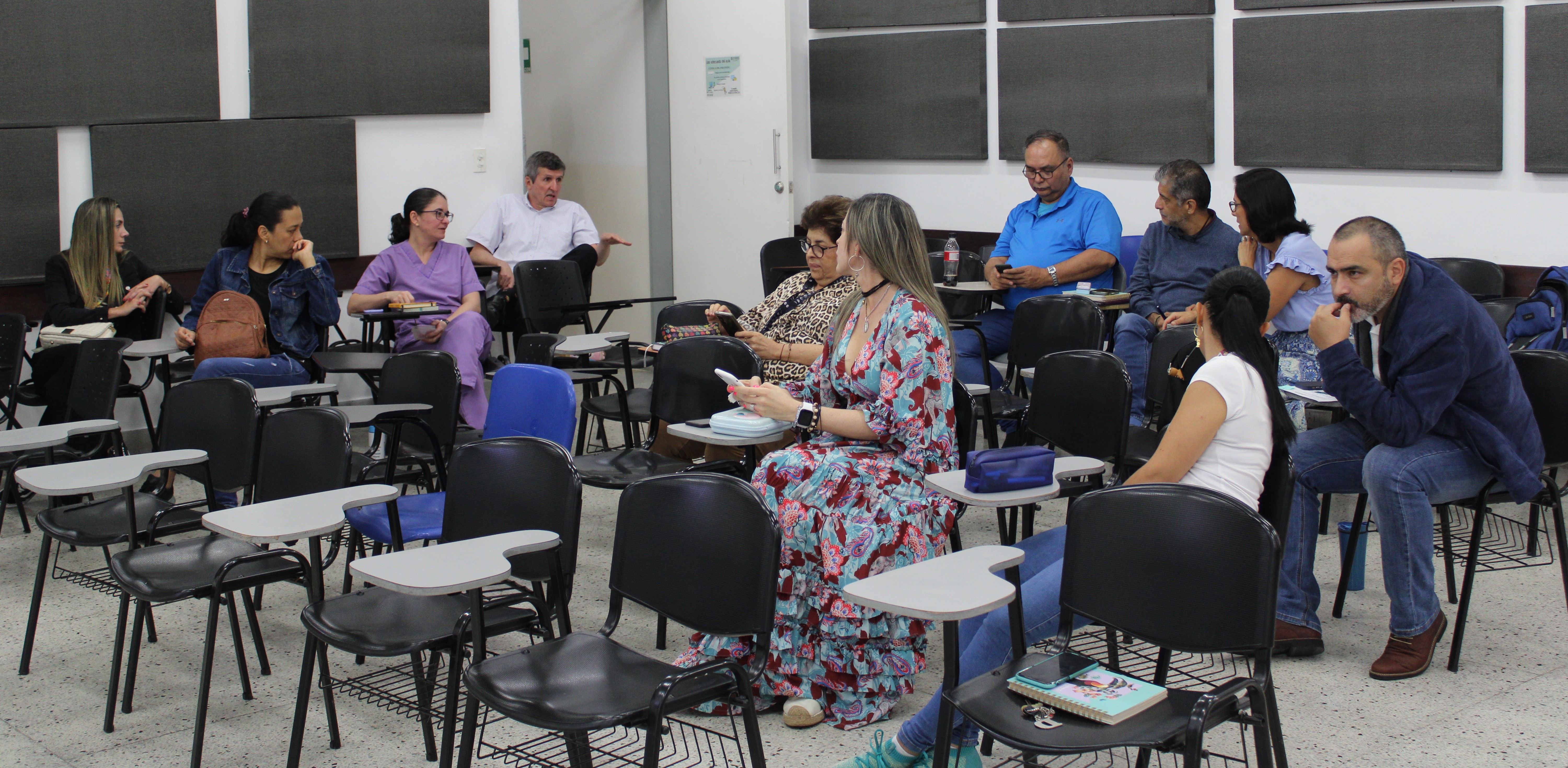 Profesores de la Facultad de Odontología reunidos