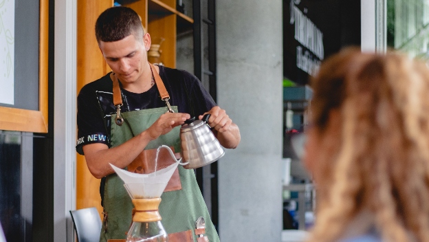 «Trópicos, el café de Abril», un café que se toma la paz en serio