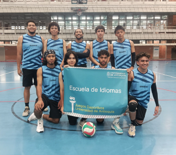 Equipo de voleibol masculino Escuela de Idiomas