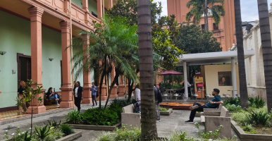 Pasillo del bloque 14 de la UdeA