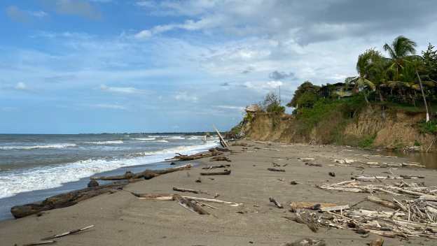 En Urabá, el mar avanza sobre la tierra más de tres metros cada año