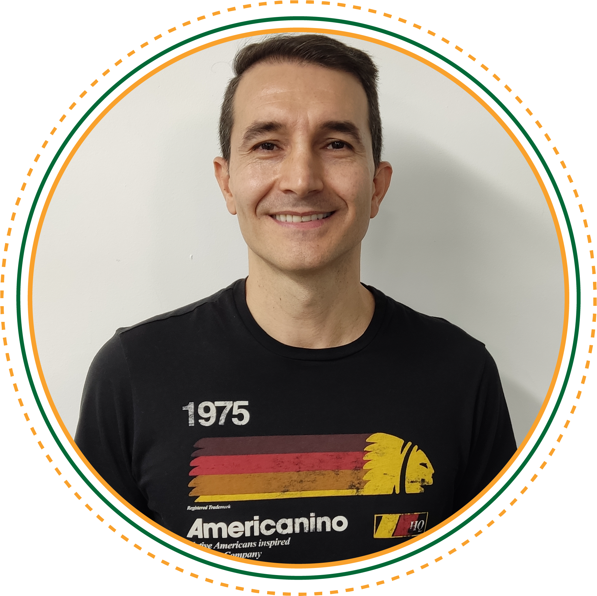 Fotografía del profesor Alejandro Arroyave, coordinador de la Maestría en Traducción y docente ocasional del Programa de Traducción Inglés-Francés-Español