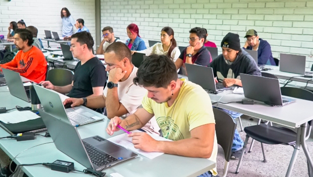 Con el sello UdeA avanza formación de colombianos en tecnologías emergentes: ¡van más de 9000 participantes!