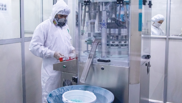 Ante escasez de medicamentos, la UdeA pone a disposición su planta de producción