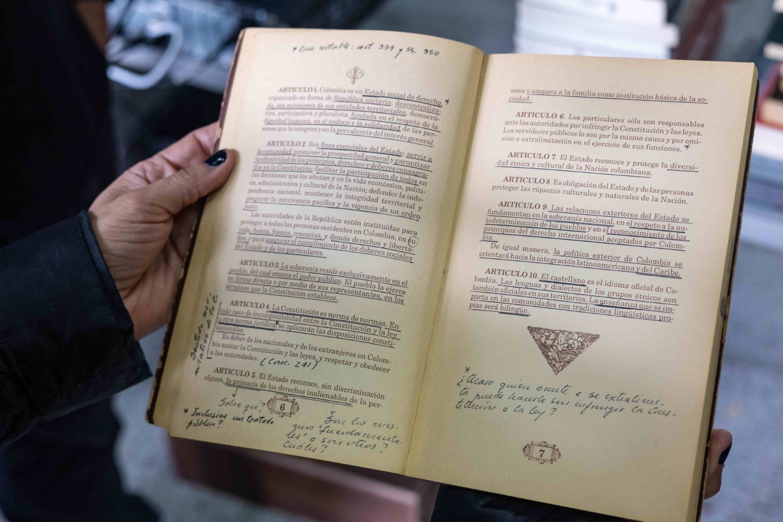A hand holding an open book

AI-generated content may be incorrect., Imagen