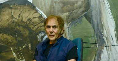 El maestro David Manzur entrega su escultura "Caballo al viento"